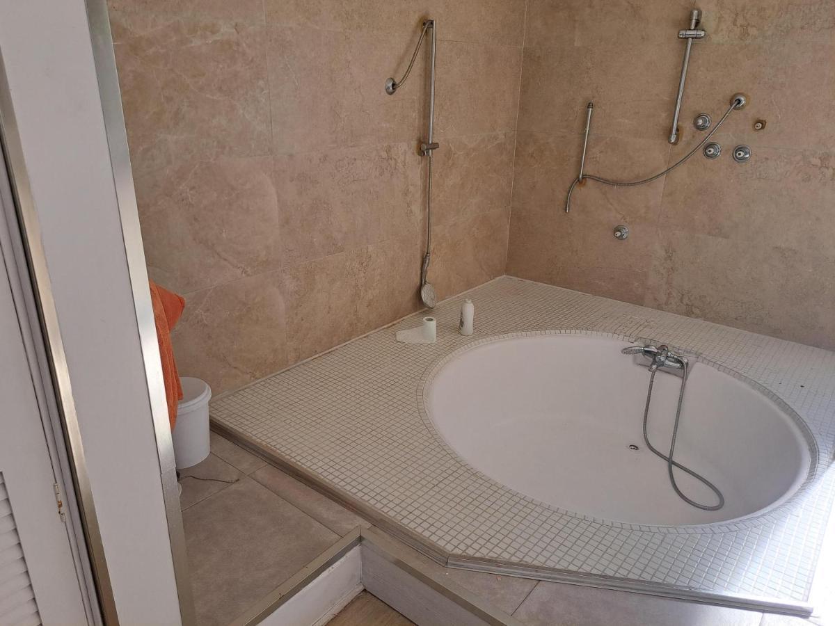 Private Suites In Huge Penthouse 1St Line Puerto Banus, Incredible Views, Jacuzzis Marbella Exterior foto